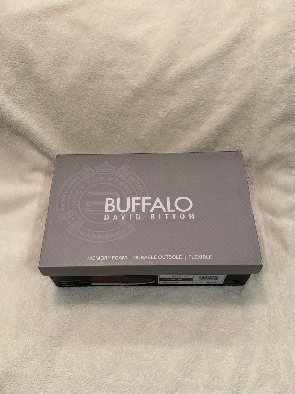 NWT Buffalo David Bitton Brown Leather Chukka Boots with White Sole